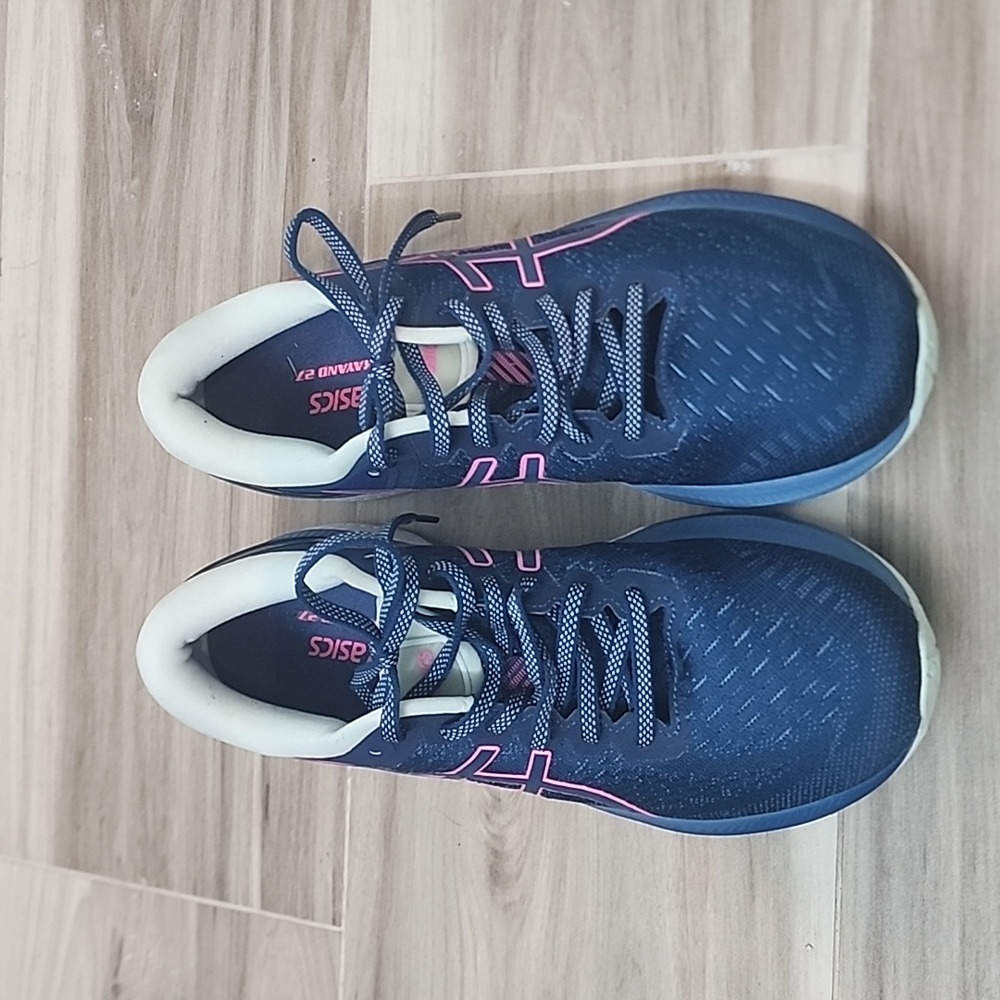 Women's Athletic Shoes